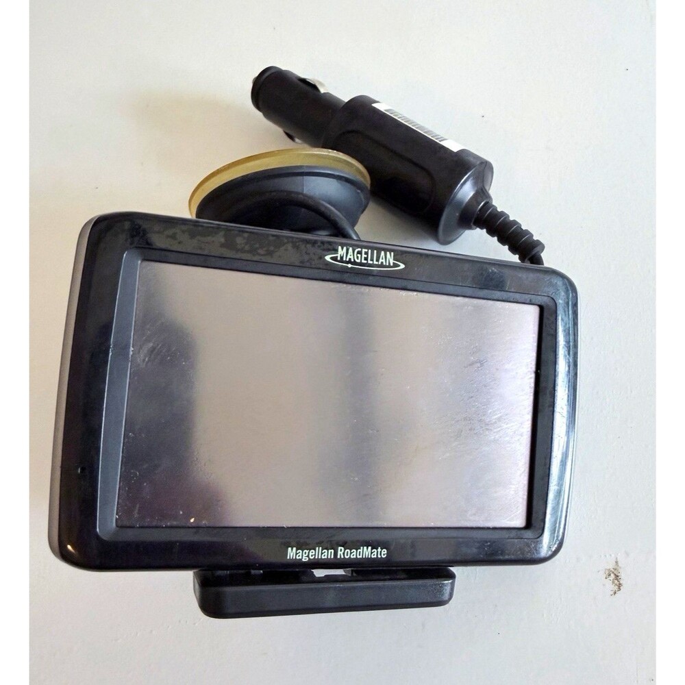 Magellan RoadMate 4.3" Automotive GPS w/ Suction Mount & Car Charger bundle
